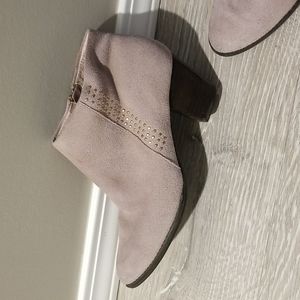 Vionic Georgia Oat Tan Suede Ankle Boots Heels Comfort Orthopedic Shoes 8